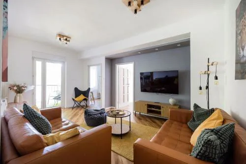 Premium 4BR Apartment near Buda Castle
