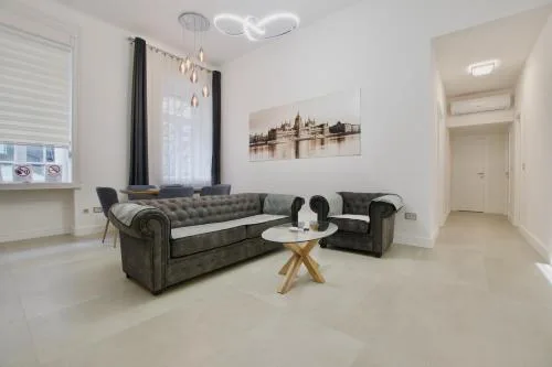 Premium Apartment by Hi5- Near New York Cafe