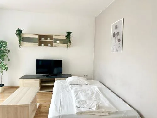 Prime Stay - Deluxe 1 Bedroom Apartment with Balcony