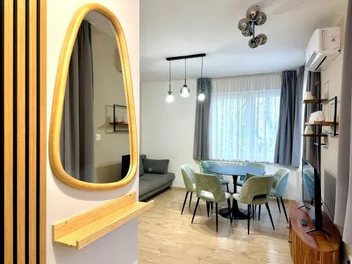Prime Stay - Deluxe 3 Bedroom Family Apartment - Parking Included