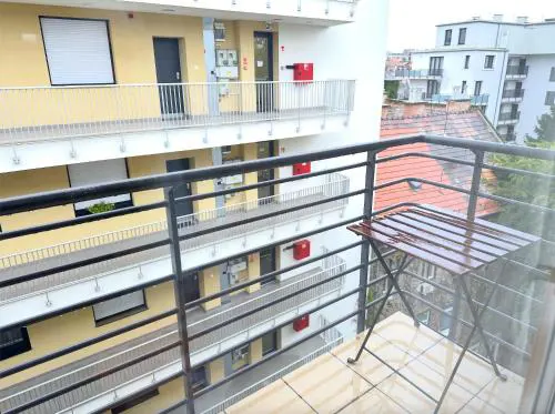 Prime Stay - Modern 1 Bedroom Apartment with Parking Included & Balcony