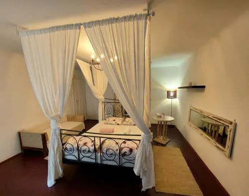 Purple romantic apartman
