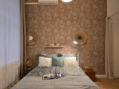 Quiet Apartment 2BR, 2BA, AC &Central Gem Free Parking
