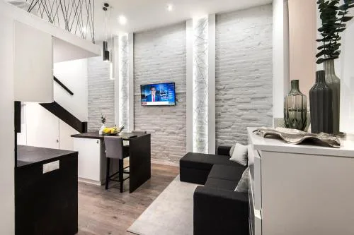 R76A Apartment with AC