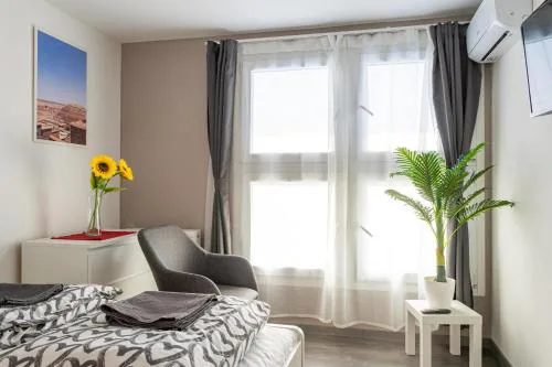 RÁKÓCZI 4 BEDROOM CENTRE APARTMENT