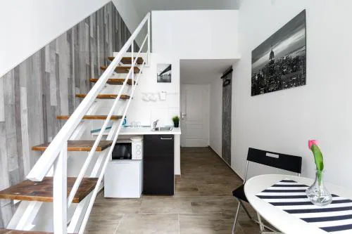 Rio's Stylish Central Flats