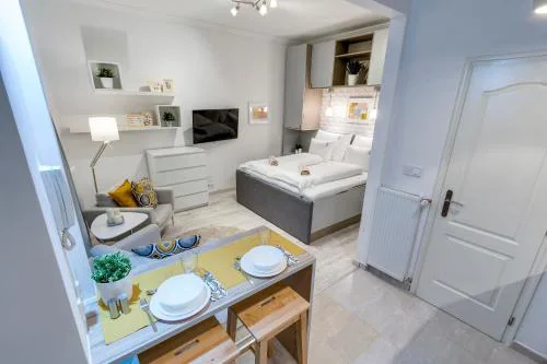Riverside Deluxe Apartment