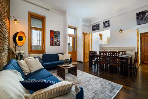Rustic Downtown Apartment 106 m2
