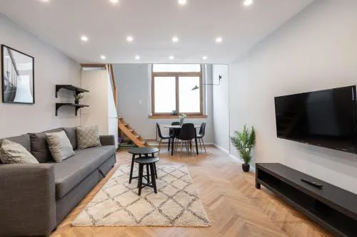 S11 - Stylish Prime,Location, by BQA