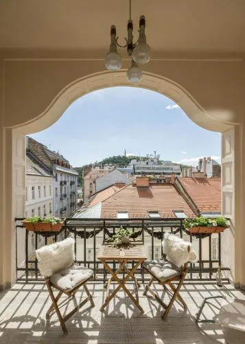Skyline Serenity Retreat @Vaci Most Famous Street