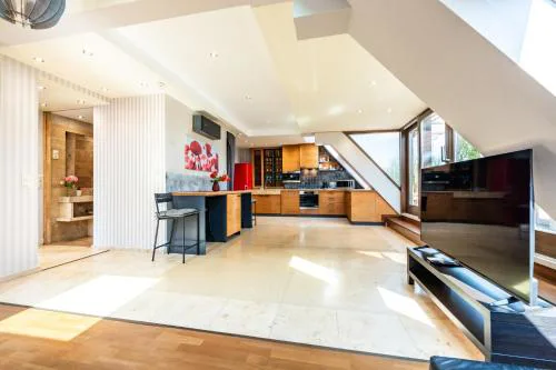 Spacious apartment with shared jacuzzi private terrace MK2