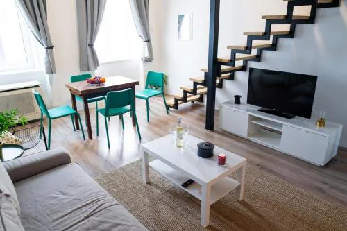 Studio Apartment Next To Famous Party House A38