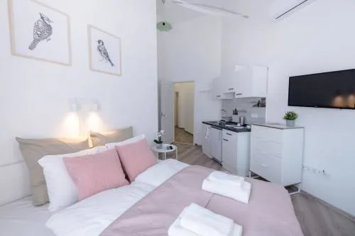 Studio at fantastic location with AC