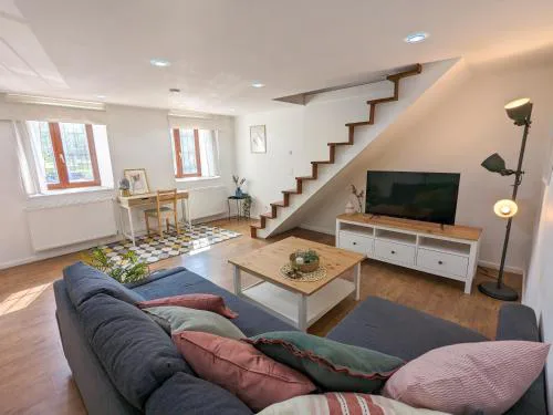 Stylish 2-Bedroom Apartment in Central Budapest