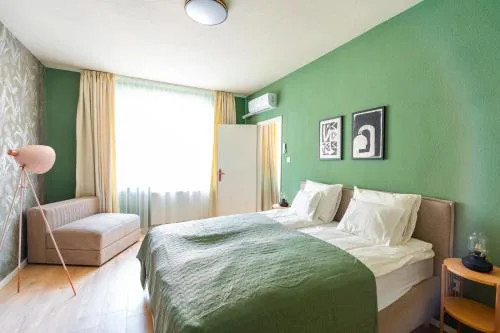Sunny luxurious two bedroom home at Jewish district