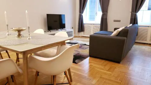 Supreme City Center Apartment