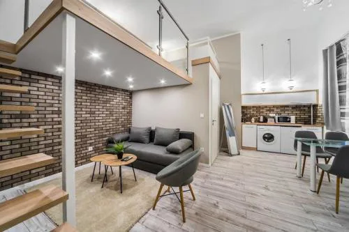 Sweet & Cozy Home at Center