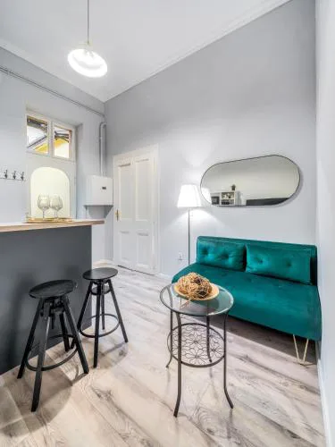 Synagogue 1 Bedroom Apartment S161
