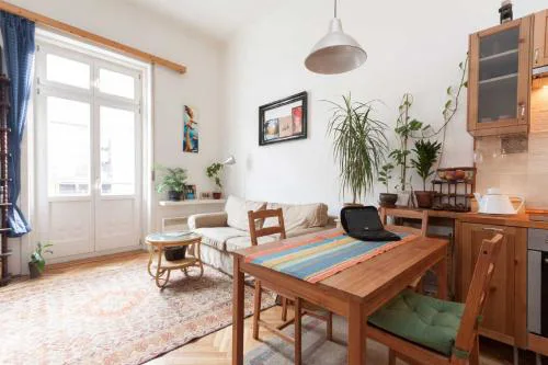 Top-floor apartment nearby Astoria