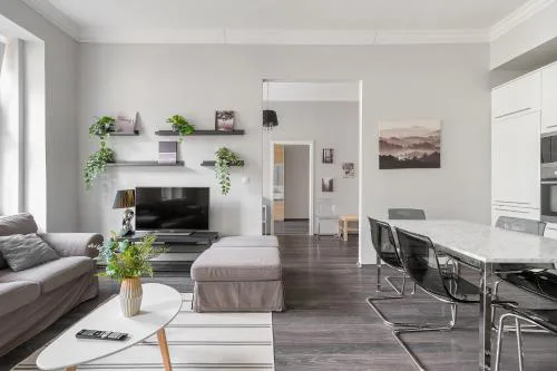 TopCentral Apartment by Cavaland