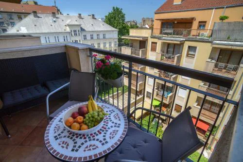 TUSCANY GARDEN-FREE PARKING-Balcony-AC- Elevator