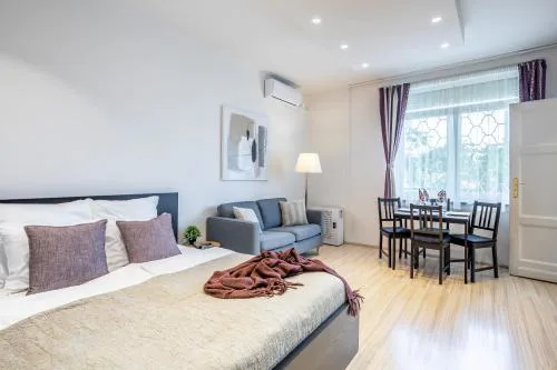 Two bedroom home in Jewish quarter