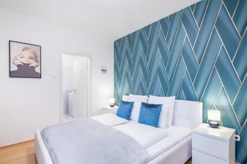 Two bedrooms apartment with free garage in the downtown
