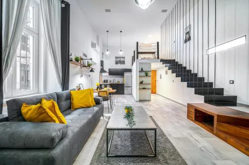 Urban Loft Haven -Chic Loft with AC, Smart Tv