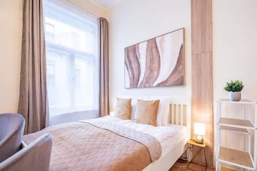 Very Central - Comfy - NEW