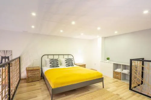 Very Central - Comfy Studio