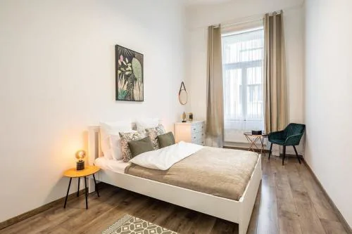 Very Central Large Home with Air Conditioning