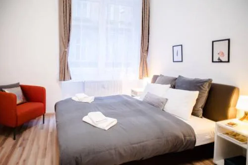 Very central spacious AC apartment
