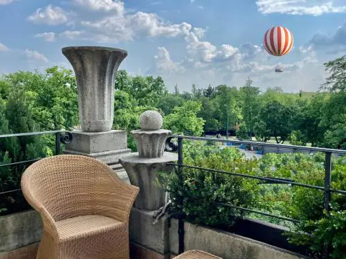 Villa with terrace overlooking the city park