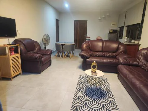 Modern 2-Bedroom Apart East
