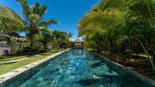 Apartment with large pool near beach