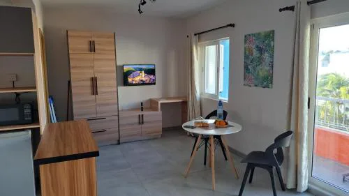 Comfortable Apartment with Pool in Pereybere, 44 m²