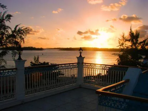 Bella Guesthouse Charming Beachfront Stay