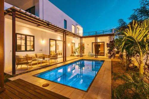 Luxury 3 Bedroom Villa - Private Pool - Beaches 5 Minutes Away