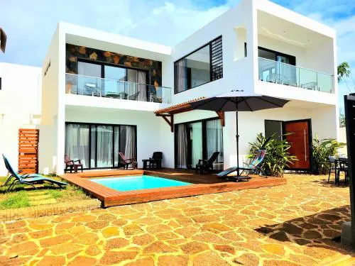 Maurent Villa - Private Pool near Trou aux Biches Beach, Shops & Restaurants