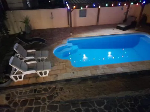 Villa santa avec piscine et jardin