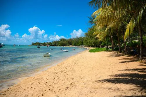 Family 3BR Duplex near Grand Baie, beach, pool