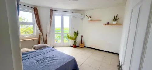 Rustic private room in a shared apartment in albion