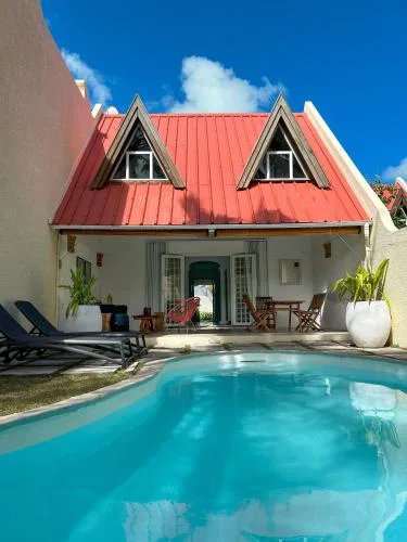 Chic Home with Private Pool, 1 min to Beach