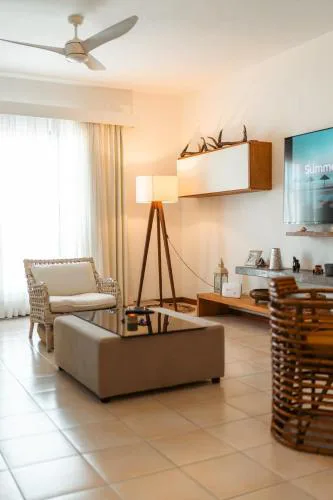 Beachfront Apt with Sea Views, 1 Min Walk to Beach - SD10