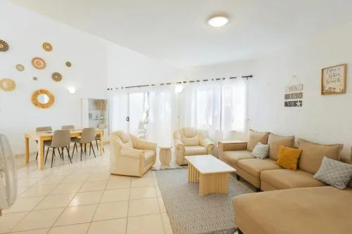 Cozy apartment with pool 1 min from the beach