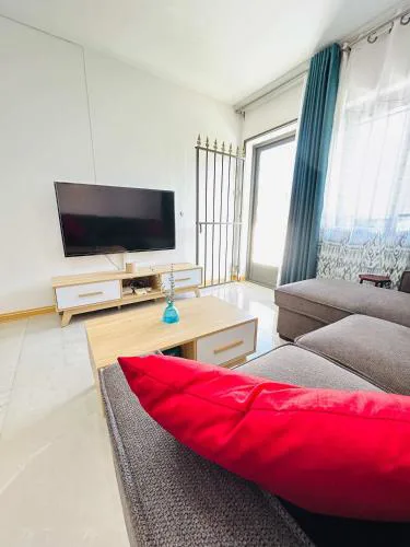 Cozy Apt, 5 Min Walk to Beach - LF7