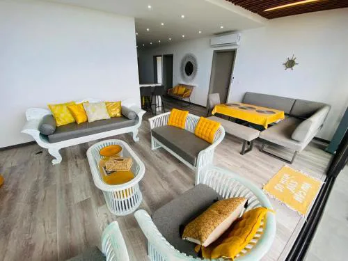 Cozy Seaview Penthouse
