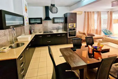 Modern air-conditioned 3 bedroom apartment on ground floor, fully equiped with swimming pool - Flic en Flac, West Coast - Tranquil Lagoons