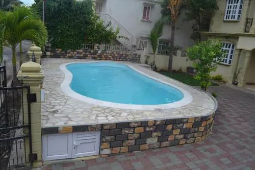 Rs villa 3 share apartment with private room 100mts to the beach and bus stop