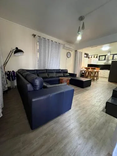 Rustic 8 min walk Beach Apartment